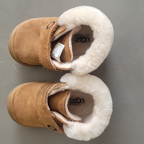 UGG Jorgen Chesnut Sude Boots - Picture 4 of 9